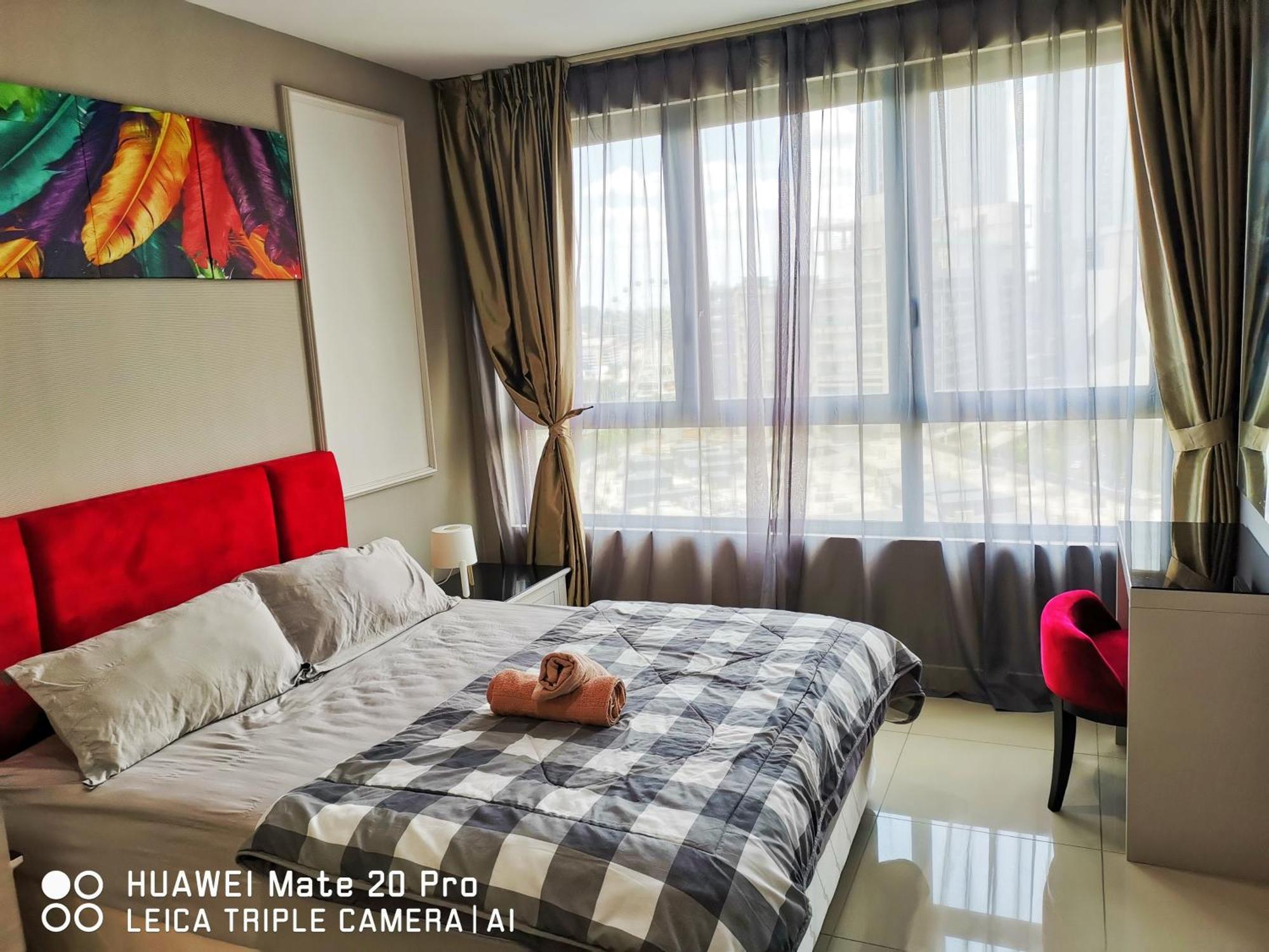 Apartment Happy Holiday,i-soho, I-city, ,free Wifi & Parking *