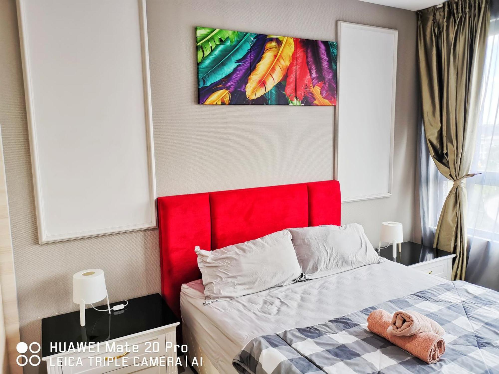 Happy Holiday,i-soho, I-city, ,free Wifi & Parking *