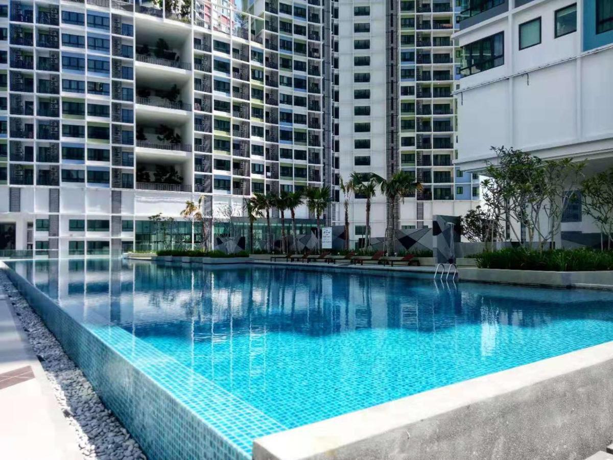 Happy Holiday,i-soho, I-city, ,free Wifi & Parking Apartment Shah Alam