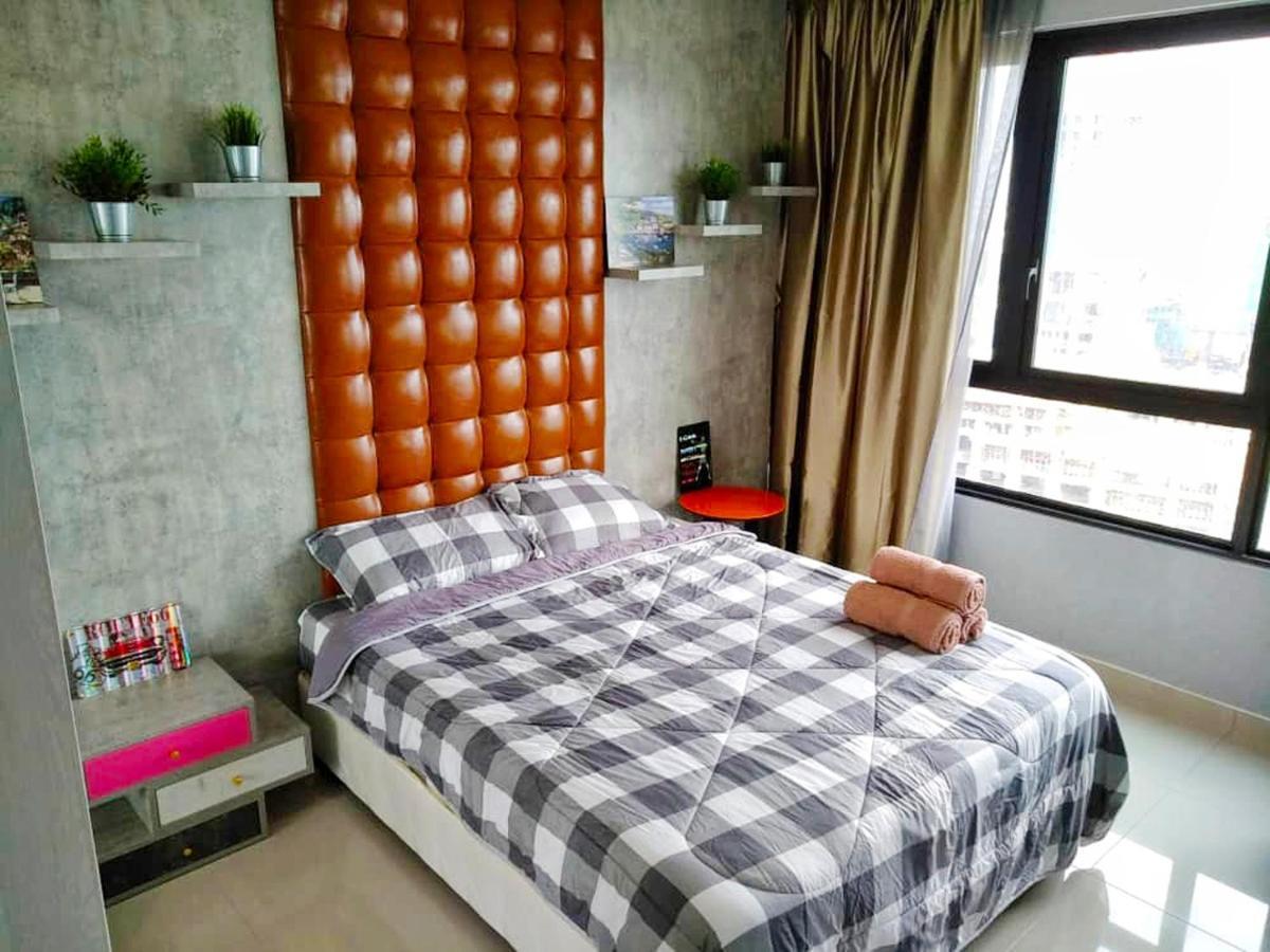 Happy Holiday,i-soho, I-city, ,free Wifi & Parking *