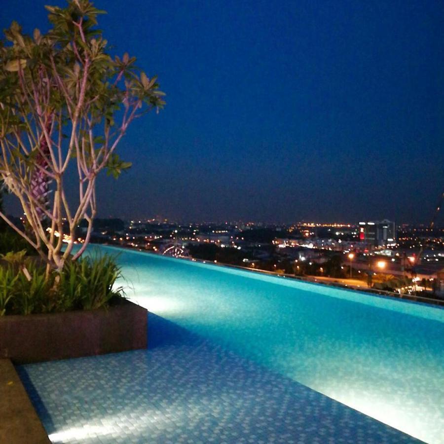 Apartment Happy Holiday,i-soho, I-city, ,free Wifi & Parking *